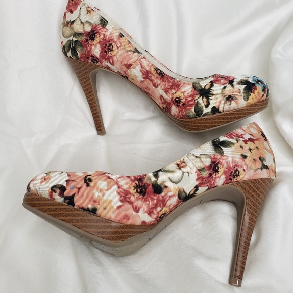 Christian Siriano Payless 6 Floral Fabric Heels - Picture 2 of 15